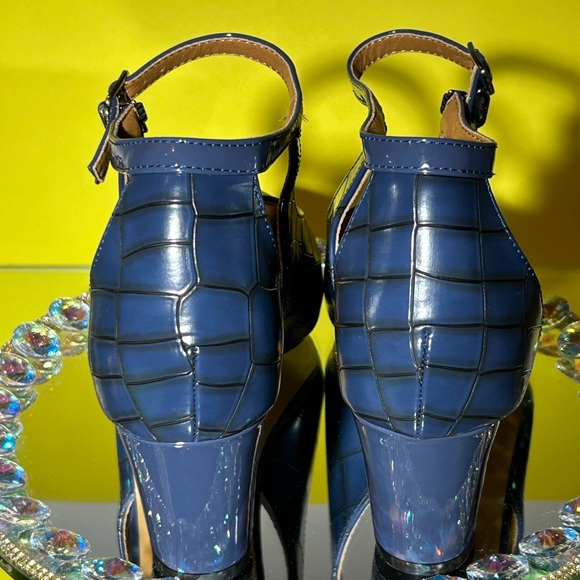 Blue Croc Embossed Pointed Toe Blue Heels NWOT - Picture 7 of 10